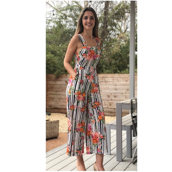 SALE! Floral print jumpsuit - Picture 3 of 5